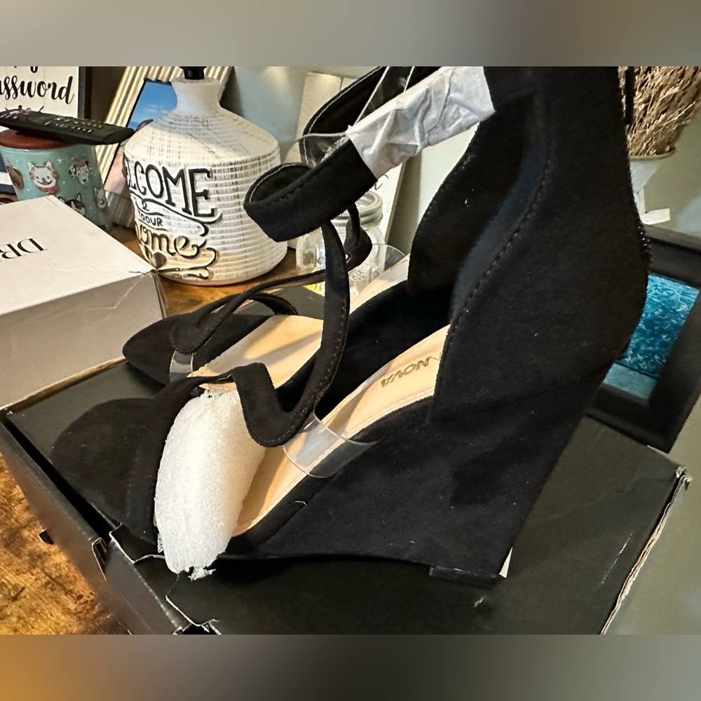 NIB Fashion Nova Fannie Wedges, Size 8.5 - Picture 3 of 5